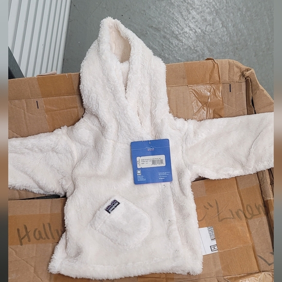 NWT .. Children's Patagonia Plush wrap with snaps & inside Tie .. - Picture 4 of 7